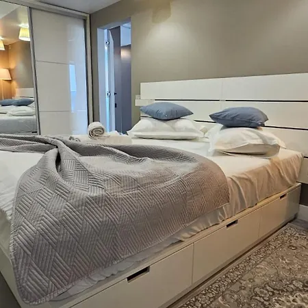 Majestic Lake Boutique Apartment *