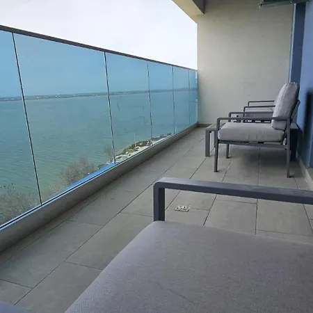 Majestic Lake Boutique * Mamaia